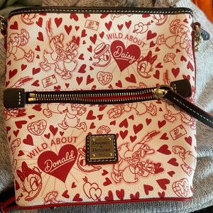 Donald loves daisy dooney